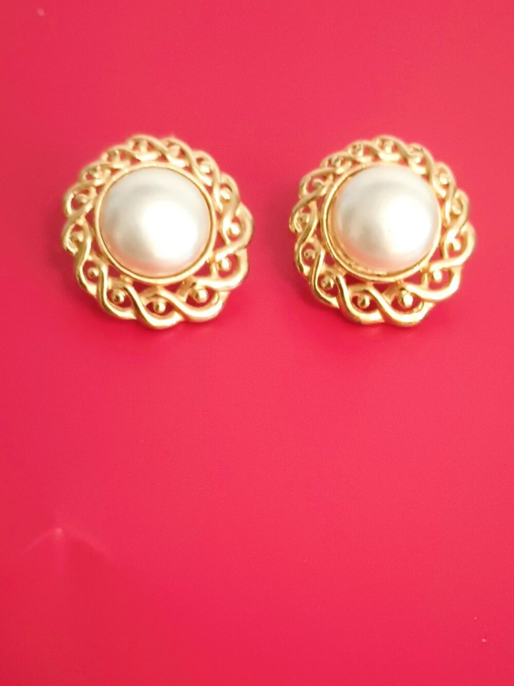 Women's Round Gold Pearl Earrings Vintage Twist Swirl Edge Post Back